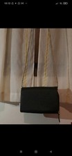 Borsa donna Camomilla. Pochette nera, con interno floreale e catenina dorata