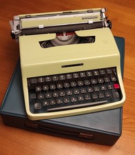 Macchina da Scrivere Olivetti Lettera 32  1963 Prima Serie Verde Mela  perfetta
