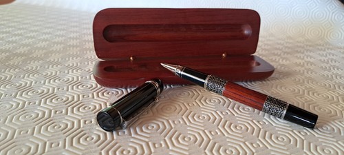 Penna sfera legno con - a, in
