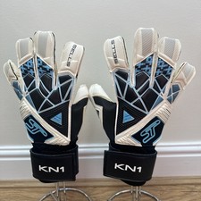 KEYLOR NAVAS vende guanti da