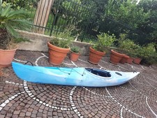 kayak rigido blu e bianco, buone condizioni