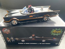 Batmobile con Batman e Robin