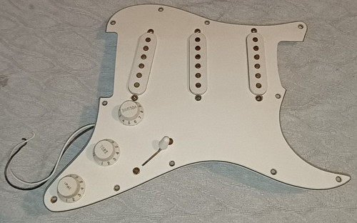 Fender standard stratocaster - fender,