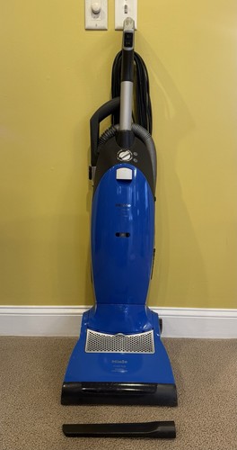 Miele dynamic bagged vacuum - bagged,