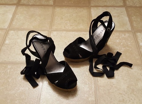Scarpe nere zeppa nastro