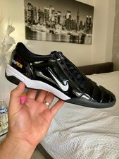 Scarpe da calcio nuove con