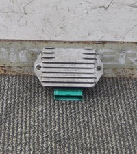 7314- Regolatore di tensione Piaggio Vespa LXV 50 dal 2010 al 2014 cod : 433004