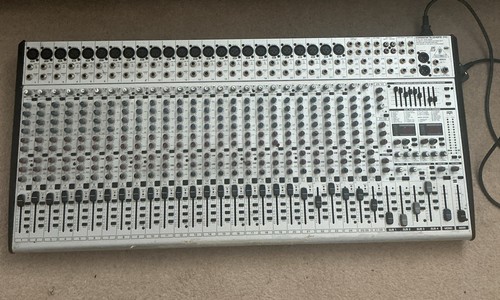 Behringer eurodesk - behringer,