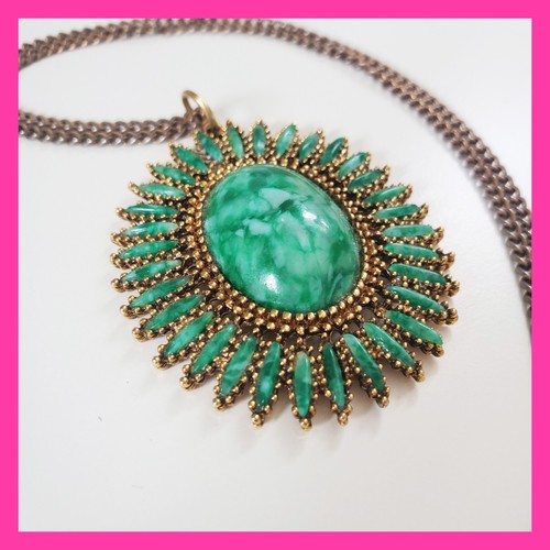 Collana con ciondolo cabochon