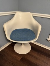Vintage 1960s Knoll Tulip