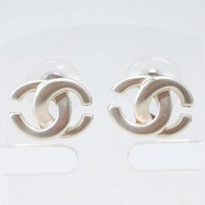 Orecchini CHANEL 2001 Coco Mark colore argento opaco 01A Catch