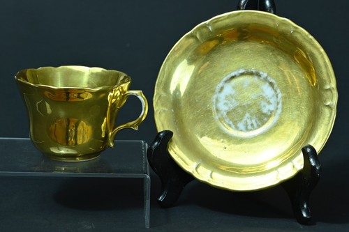 Antica tazza sotto - tazza,