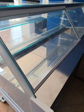 VETRINA  PASTICCERIA NUOVA VENDESI PER CAMBIO MOSTRA  MIS. 200X 90.