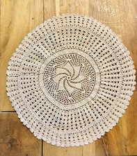 Centrino rotondo all'uncinetto