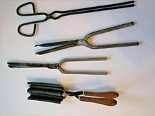 Quattro antichi attrezzi per parrucchiere barbiere per onde boccoli capelli '900