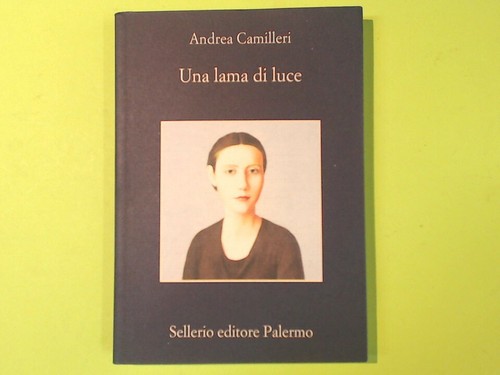 Una lama luce camilleri - una,