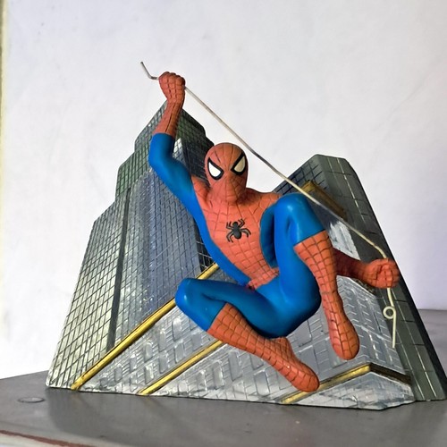 Spiderman statue the prowl - ,