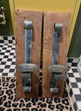 Applique da parete X2. Applique da parete pesante su placche rustiche in legno. Grande