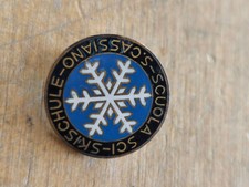 SPILLA SMALTATA SCUOLA DI SCI S. CASSIANO SKISCHULE - PIN PINS VINTAGE LABOR MIL