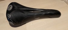 Sella SELLE ITALIA FLITE MAX nera GEL FLOW scanalatura anatomica bordi graffi vintage