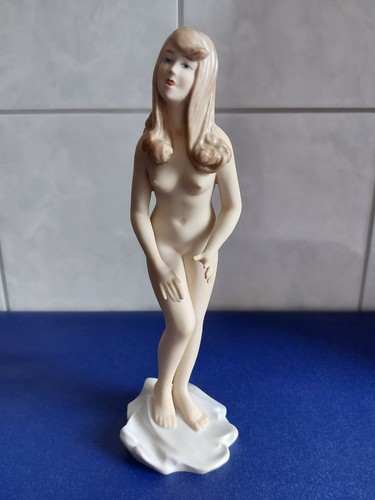 Statua - , in