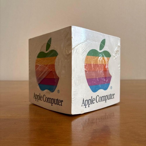 Apple computer note - cube, memo