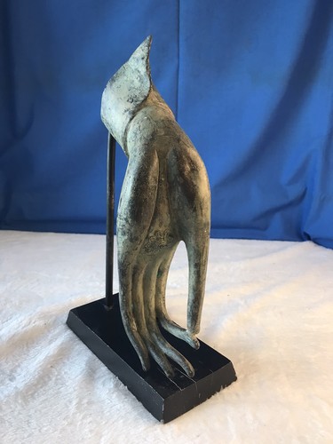 Elegantly shaped bronze hand - shaped,