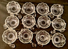 Un set di 12 antiche ciotole