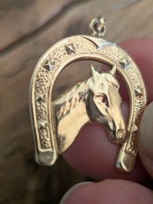 Pendente Ciondolo Testa Di Cavallo Con Occhio Rosso + Ferro Di Caval- Oro750 3gr