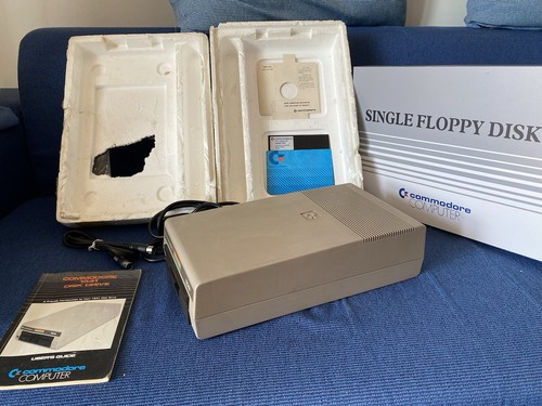 Commodore floppy drive - commodore, 1541