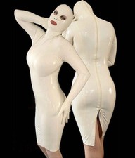 Une ravissante robe latex - robe,