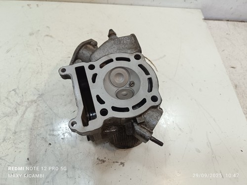 Testata con valvole per - testata,