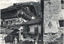 Valle d'Aosta - Ayas - St Jacques - Monumento Abate Gorret - fg vg