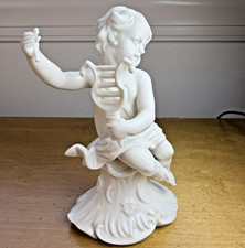 V rara statuina musicista