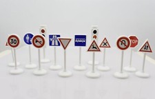 SEGNALI STRADALI TRAFFIC SIGNS