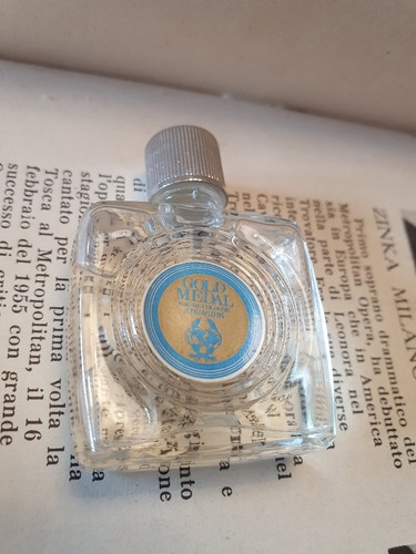 Gold metal eau cologne - eau,