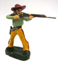 COW BOY SOLDATINO - IN PASTA - CON FUCILE -CINTURONE CON PISTOLA- ANNI 40- 7.6cm