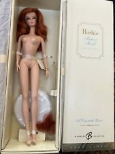 2005 "Giorno al. Barbie Silkstone da corsa usata scatola nuda supporto rete capelli carte