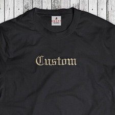 Ricamo Personalizzato Nome Vecchio Inglese - Regalo Ricamato - Camicia Testo Personalizzata