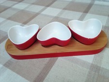 Bialetti Antipastiera salsiera 3 cuori - 3 ciotole porcellana + vassoio in bambù