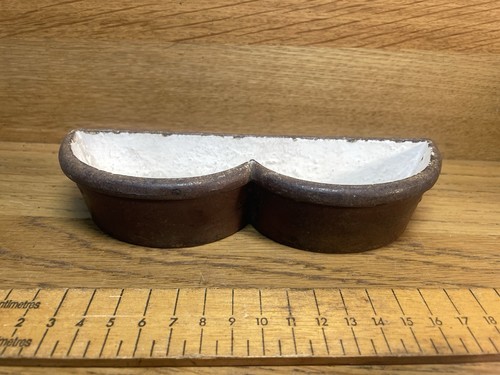 Antico mangiatoia gabbia per