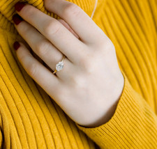 Anello di fidanzamento in oro