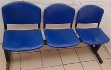 Panca con 3 sedute fisse colore blu per sala d'attesa