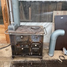 Antica Stufa a Legna in Ghisa