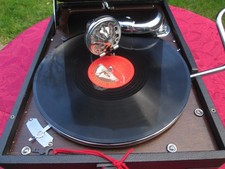 HMV Gramophone model 102 in