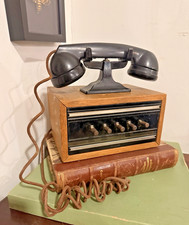 Antico telefono da scrivania