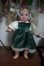 bambola  senza  marchio,numerata corpo in pezza  h cm 35  leggi