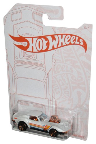Hot wheels pearl chrome - &,