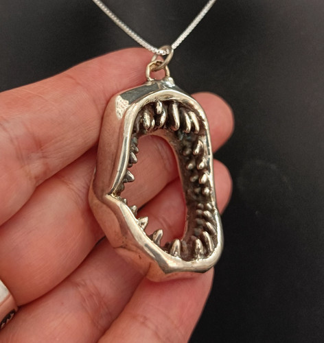 Collana dente squalo - di,
