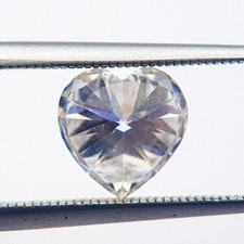 Anello con diamanti a forma di